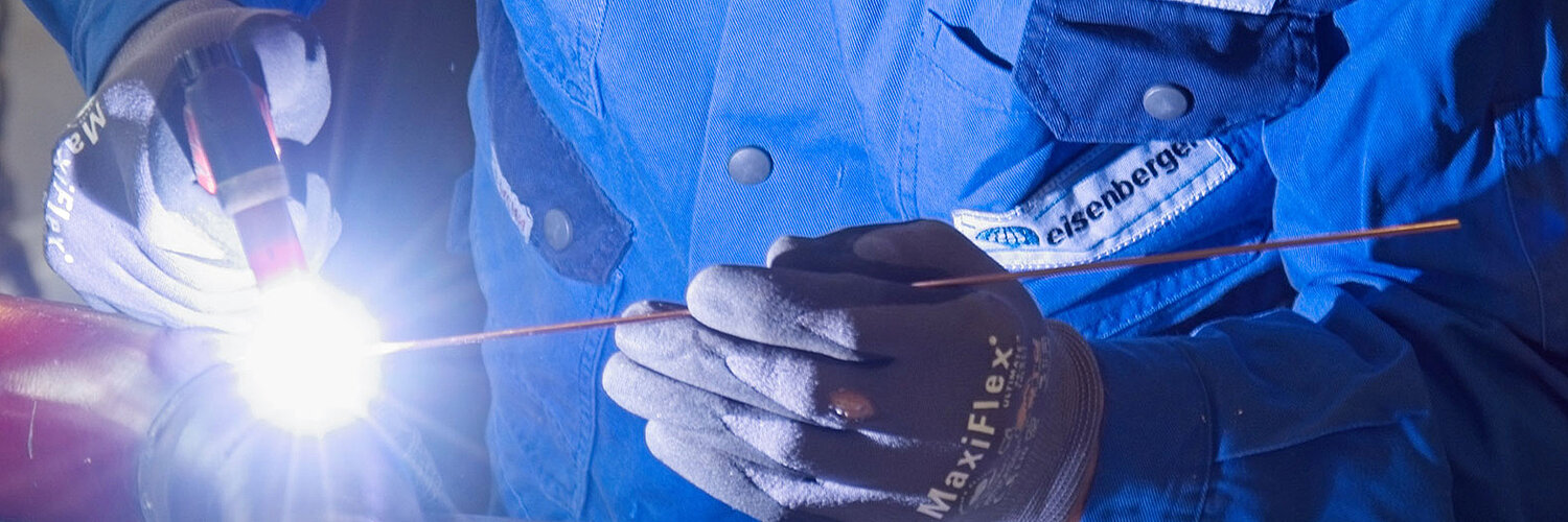 Teaser Bild Instandsetzung Ausschnitt Mitarbeiter Schweißarbeit